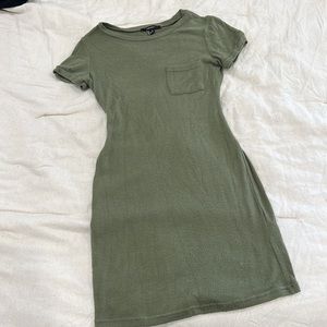 🛍 3/$10 Forever 21 Green Teeshirt dress - body con style
